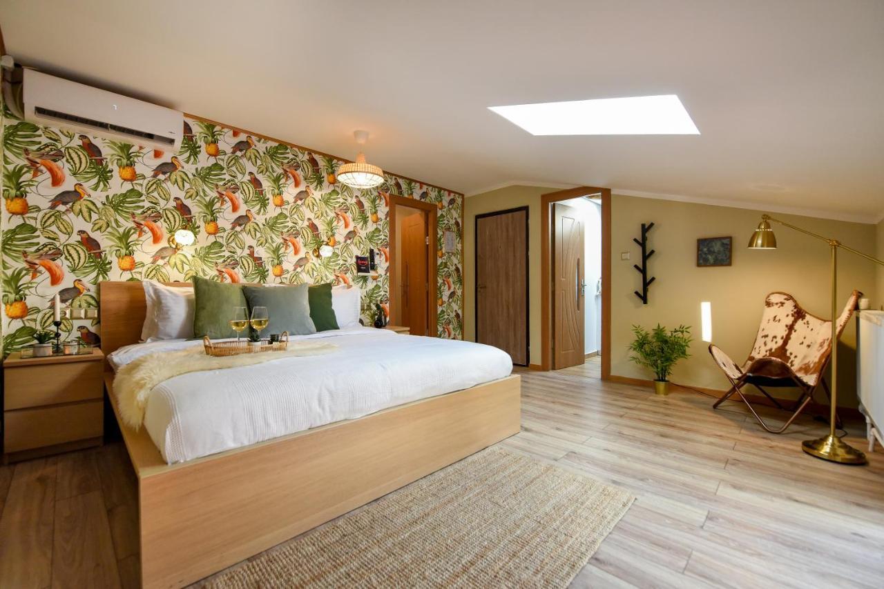 Plants Attic Studio - Best Location - Old Town Bucureşti Ngoại thất bức ảnh